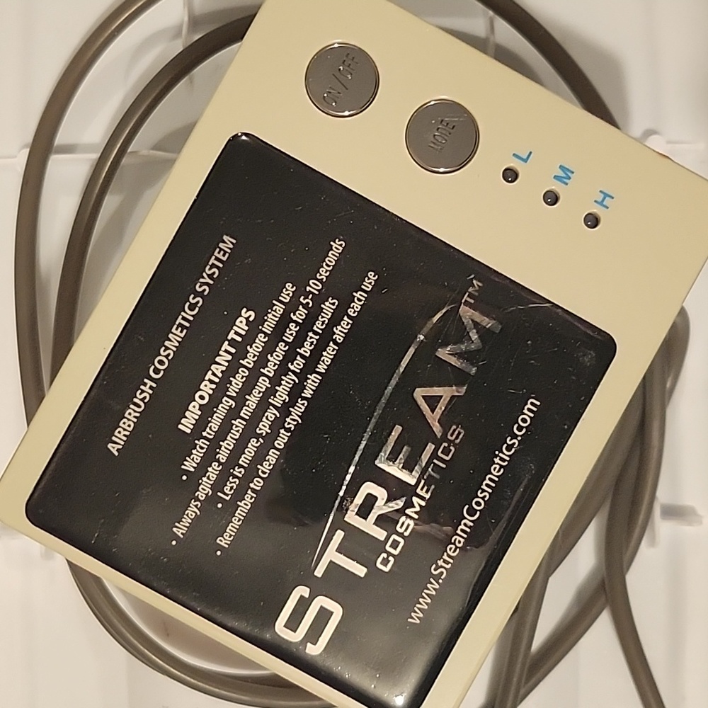 Streams Cosmetics airbrush